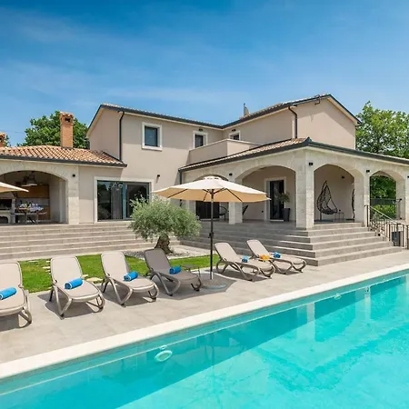 Villa Family Maria With Pool In Vizinada